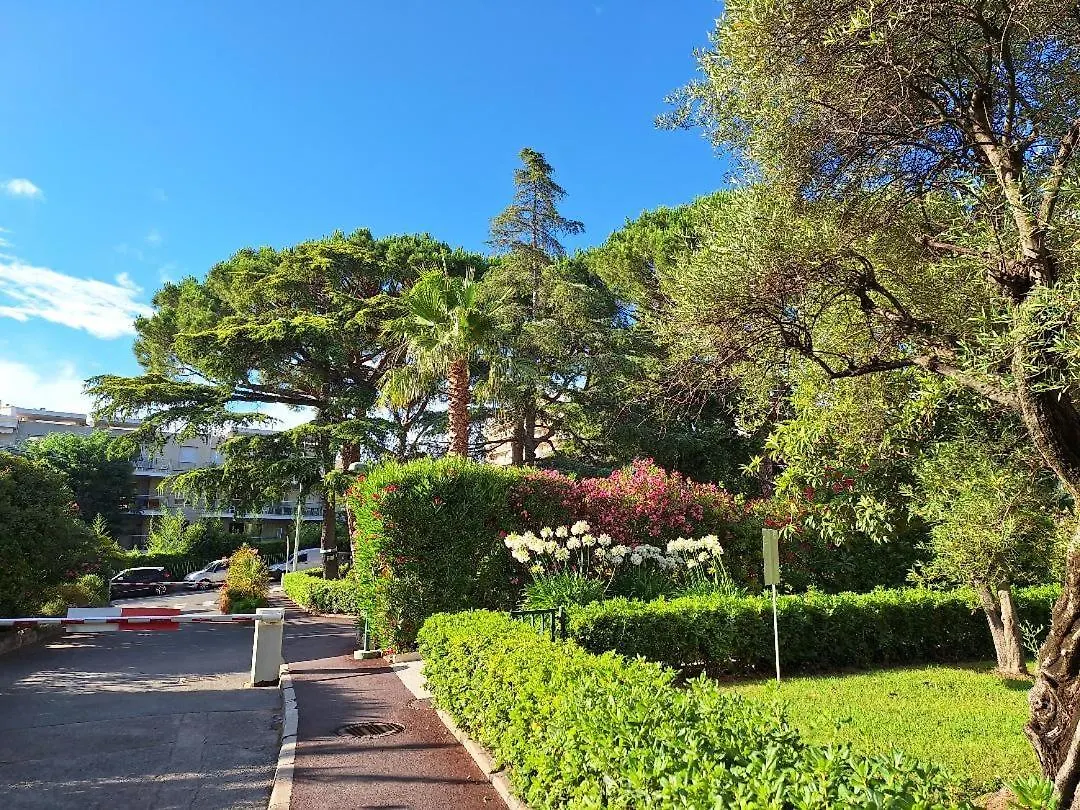 Juan Les Pins Charming Apartment  Juan-les-Pins